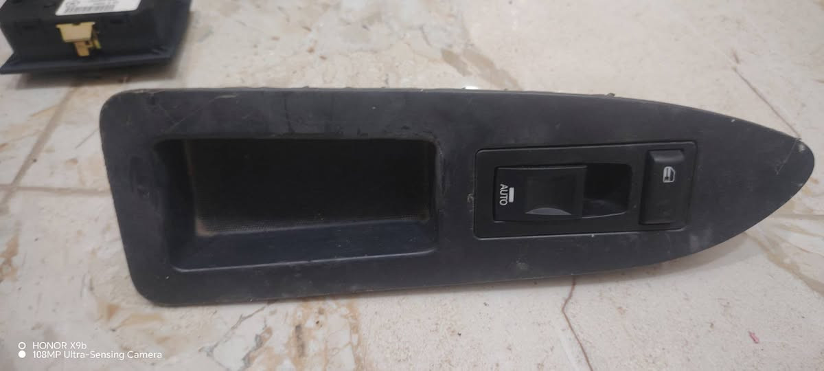 سلام عليكم 
للبيع تحكم جام مال اوباما 2007 مال گصه
مال السايق ومال الصدر ب45الف
شبابيك تبريد اوباما تخم مال گصه ب50 الف
الچوك مال لايت اوباما ب15 الف 
مكاني نجف مشخاب ***********
