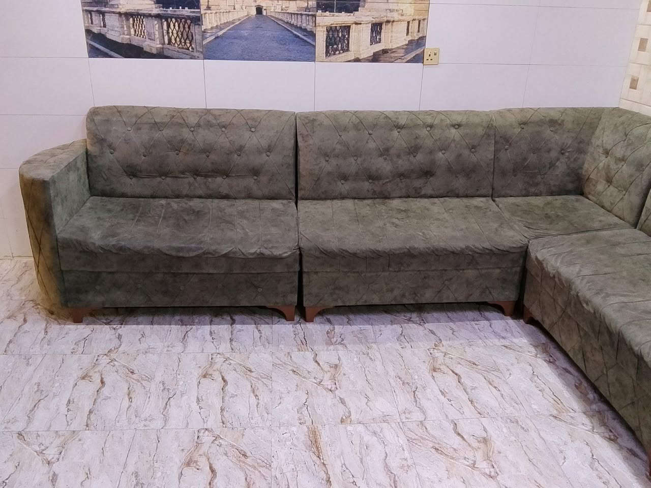 تخم عشر مقاعد شغل سليمانية نضيف السعر 150 وبيه مجال الاتصال واتس اب *********** بغداد, العراق

