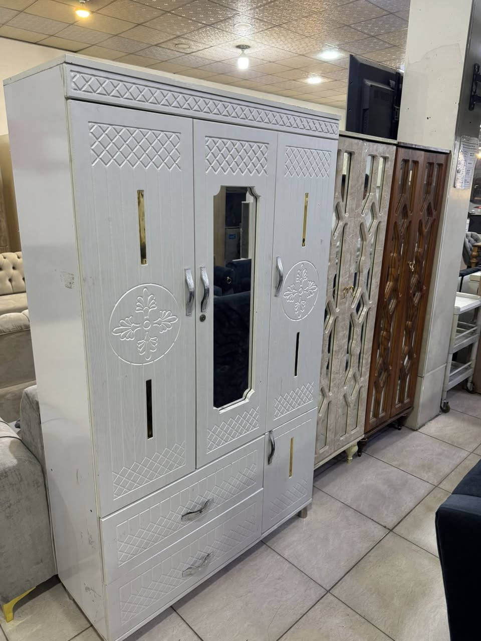 يتوفر جميع الاثاث بيع وشراء وتبديل الاثاث 
العنوان اربيل فرمانبران مقابل ماركيت سوفار
الاستفسار اكثر *********** واتساب 
يتوفر نقل داخل اربيل
