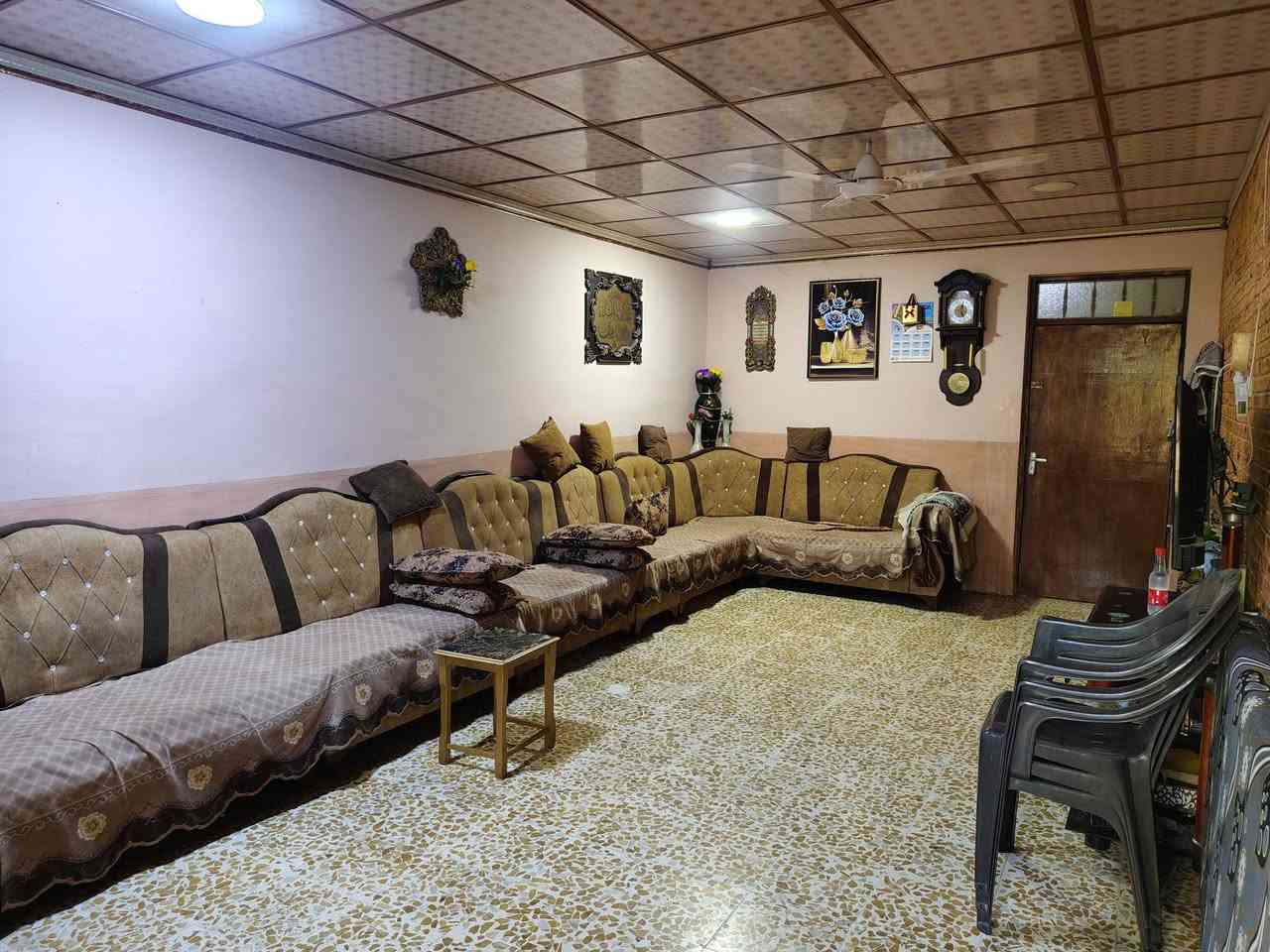 🏡 للبيع دار سكنية مميزة
📍 الموقع: الإصلاح الزراعي – مقابل جامع أحباب المصطفى
🔹 المساحة: 270 م²
🔹 سند 2025 باسم المالك
🔹 السعر: 145 مليون دينار (قابل للتفاوض بحدود المعقول)
مواصفات الدار:
🔸 الطابق الأول:
حديقة
كراج يتسع لـ 3 سيارات
3 غرف نوم
غرفة استقبال (7 × 4 م)
هول داخلي (4 × 4 م)
مطبخ حار ومطبخ بارد
حمام + تواليت
صحيات سيراميك
🔸 الطابق الثاني:
غرفتا نوم
هول (3 × 8 م)
✅ مجموع غرف النوم: 5 غرف ✅ أغلب الدار سقوف ثانوية 
📞 للاستفسار: ***********
📞 أو: ***********
