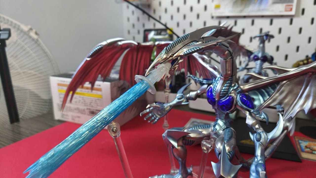 المعرف لا يعرف 😁 stardust dragon
طبعاً بانداي ابدعت بهل action figure مفصلي من كل نواحي تفاصيل تخبل ومتانه للقطعه امانه 
القطعه محجوزه لأحد الاصدقاء
 واذا تحب تصير صديقنه همين 😁 وتحجز نفسها أو غيرها من قطع اصليه النادره تكدر تتواصل وبأنه ع صفحته انستغرام @nerdstoreiq
او تتواصل ويانه ع الواتساب ***********
