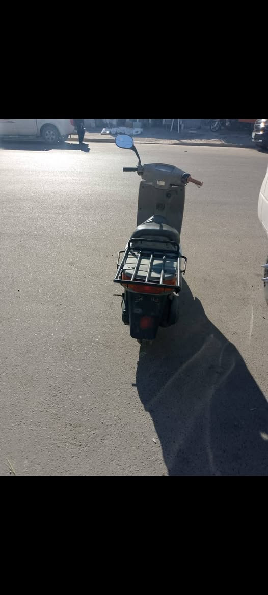 سلام عليكم دراجه بيكم دراجه نضيفه وحلوه مكينه ناعمه كهربائيات شغاله سلف وهندر *********** هذا رقم صاحبه سعرها 450 وبيها مجل اني مكلف بالنشر
