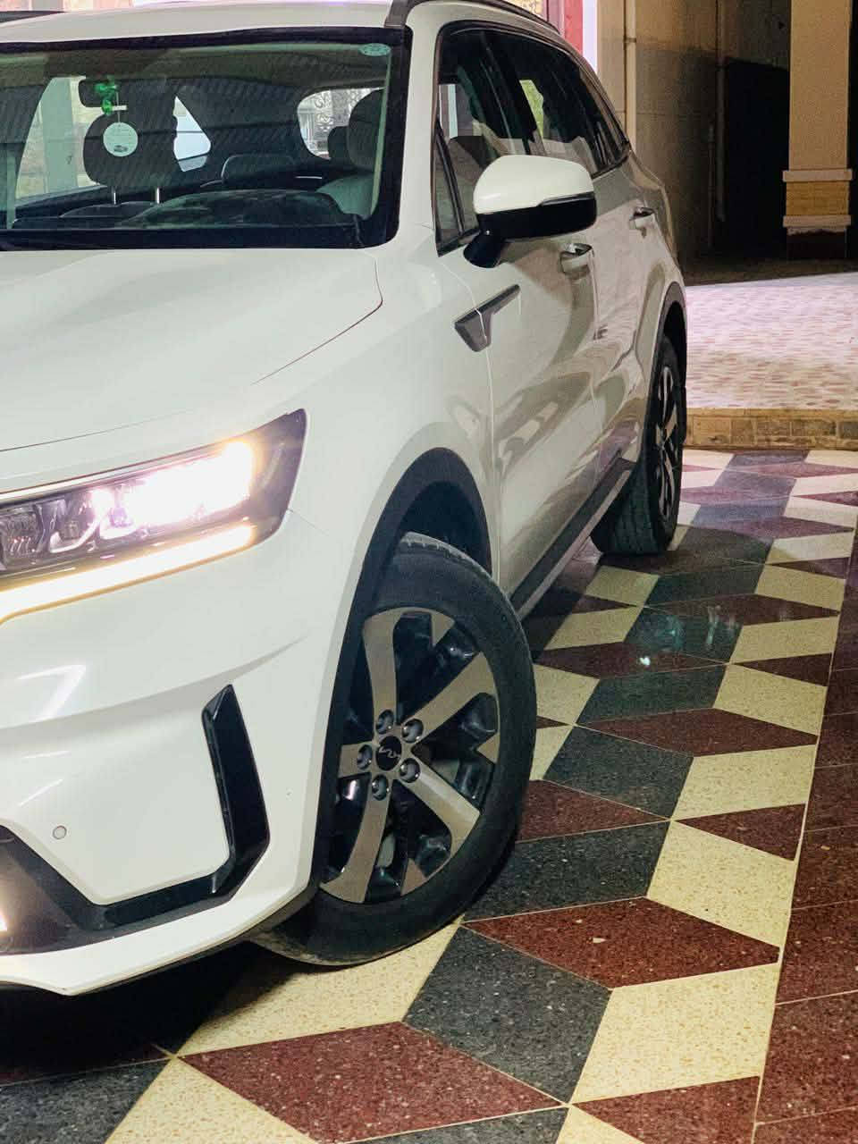 السلام عليكم
للبيع سورنتو موديل 23 

خليجي مكفوله 

 مواصفات   

 بصمه تشغيل + بصمه ابواب 

فول عدالبنراما . 

 تحكمات استيرن جهتين 

  لايت 5 عدسات عالي ناصي كشافات ثلجيه 

 شاشه جبيره 

كامرات دوراه عند البك 

حساسات اماميه 

حساسات خلفيه 

عدد الركاب 5

محرك 4 سلندر 

2500

لون ابيض ثلجي

 ويل كب اكروم 

سستم ايرباكات 

ماشيه 75 وقابل لزياده 

رقم اربيل

سياره نضيف حيل وجديده 

داخل عسلي 

***********
