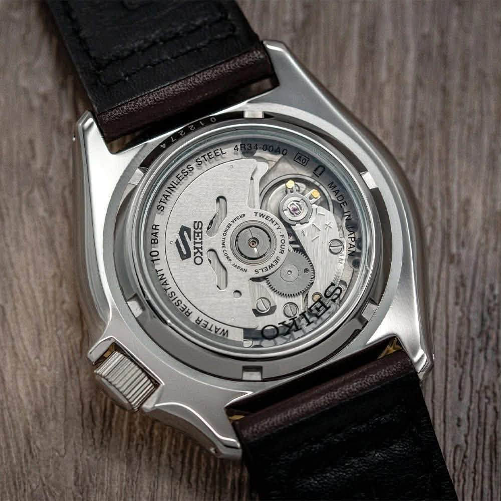 Seiko 5 Sports 

متوفر وكالة كامل المرفقات 

ضمان سنه 

قطر 42.5

اوتوماتيك 

احتياطي الطاقة 41 ساعة 

توقيت GMT

لومينوس

ماكنة كشف 

توجد خدمة توصيل 

***********
