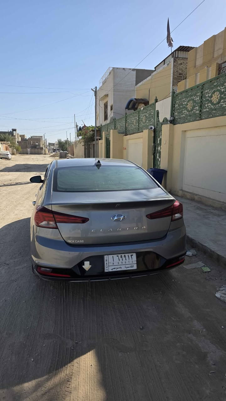 الانترا ٢٠١٩ امريكي
محرك ٢٠٠٠ دوش ضايفله منضومه غاز 
كير at بلادي 
قادسيه معوقين شهرين وصير حرا
حادثه جاملغ وبنيد وبيه بارد مكانين 
نضيفه وجاهزه سياره 
شاشه وكامره خلفيه رادار امامي وجانبي وخلفي
السعر 117  وبيه مجال للشراي سعره مناسب 
*********** ديوانية, القادسية
