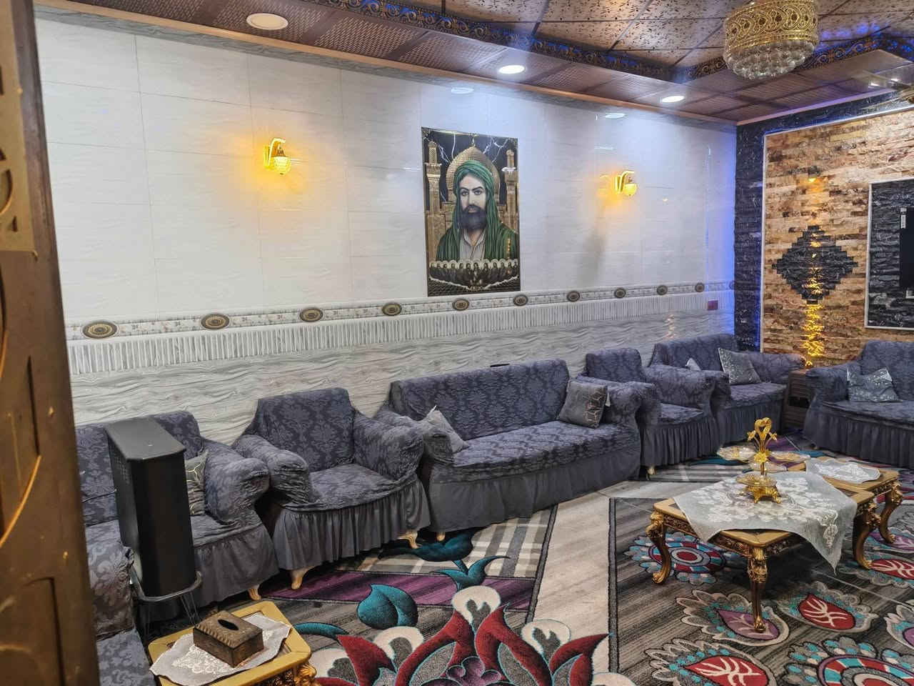 🪙بيوت اثنين مع قطعة ارض100م  للبيع
الموقع.. كربلاء قرب سيطرة الأبراهيمية يبعد على الشارع العام 150 متر مقابل جامعة العميد و مستشفى العميد الجديدة
الاول المساحة : 150 متر
الواجهة: 12 متر / النزال : 12.5 متر
سنة البناء: 2022
جنس العقار: طابو زراعي سند 25
تفاصيل البيت الاول
استقبال
صالة
غرفة النوم    
مطبخ البارد
مطبخ الحار 
صحيات داخلية وخارجية وفي الطابق الثاني 
ثلاثة غرف نوم مع مجمع صحيات موضحات في الفيديو 
و ايضاً مخزن في الصطح 
والبيت الثاني مساحة 100 متر
واجهة 8 ونزال 12.5
 يحتوي على 
صالة 
استقبال 
مطبخ 
غرفة نوم 
مجمع صحيات
السعر  270 
للأستفسار الاتصال على الارقام : ‏‪***********
***********
