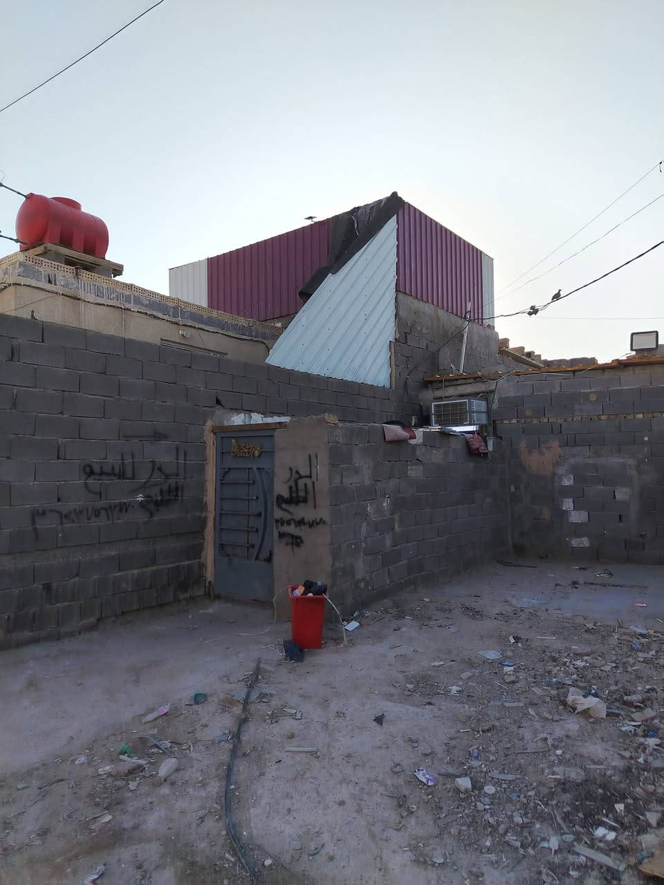 السلام عليكم عازوله مال طيور قياس 6 ×4 السعر 300 الف عنوان بغداد مدينه الصدر خاص ما اجاوب اتصل ودلل***********
