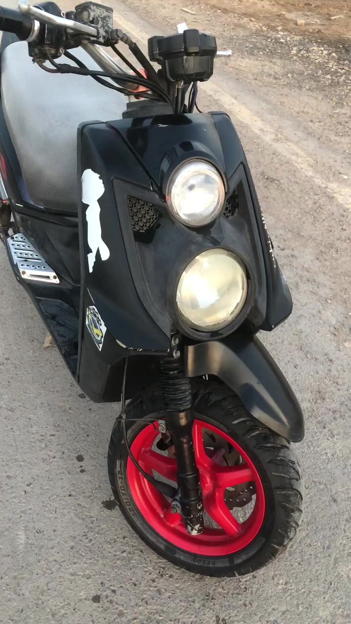 سكنس جبلي للبيع بيها تسويد قليل رايدهه 750 وبيها مجال حك الجيه مكاني بغداد عويريج قرب على مخابز باب الاغا رقم *********** ولمشراي لا يطب مستعجل علي بيعتهه
