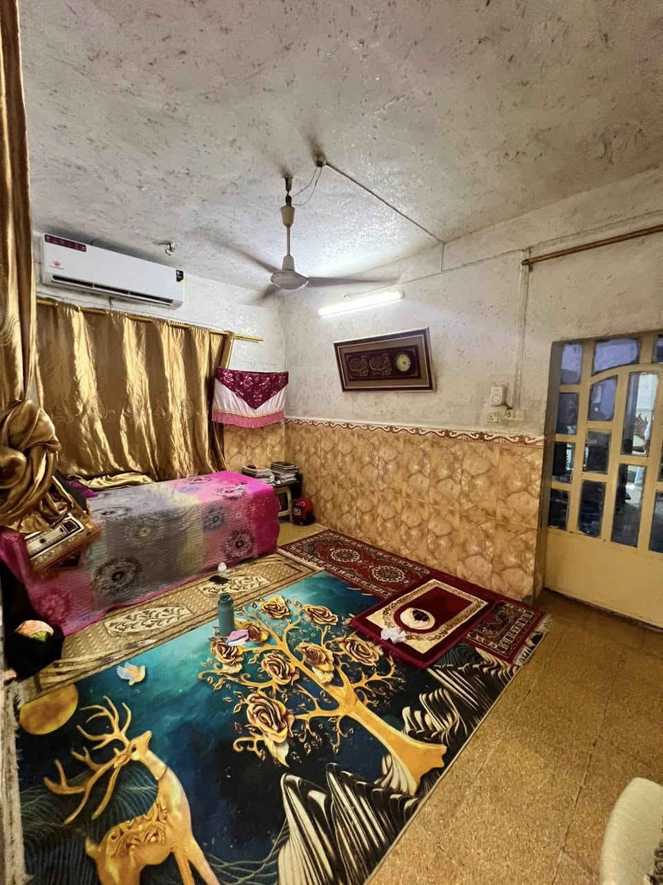 السلام عليكم 
للبيع بيت مساحته ١٠٠م 
الموقع 📍 حي العصري خلف بانزين خانة الثوار 
الطابق الأرضي 🏡
اسقبال 
صاله صغيره 
وغرفه نوم 
ومطبخ ومجمع صحيات 
الطابق الأول 🏡
غرفة نوم 
غرفة نوم 
غرفة نوم
 وفوك بعد اكو غرفه  

الاستفسار ***********
*********** 
 او مراجعة مكتب كربلاء للعقار والمقاولات العامه الجزائر شارع المطاعم قرب صيدليه عالم الدواء إذ ارت بيع عقار او بناء أو ترميم ما عليك فقط مراسلتنا 
المطور العقاري
