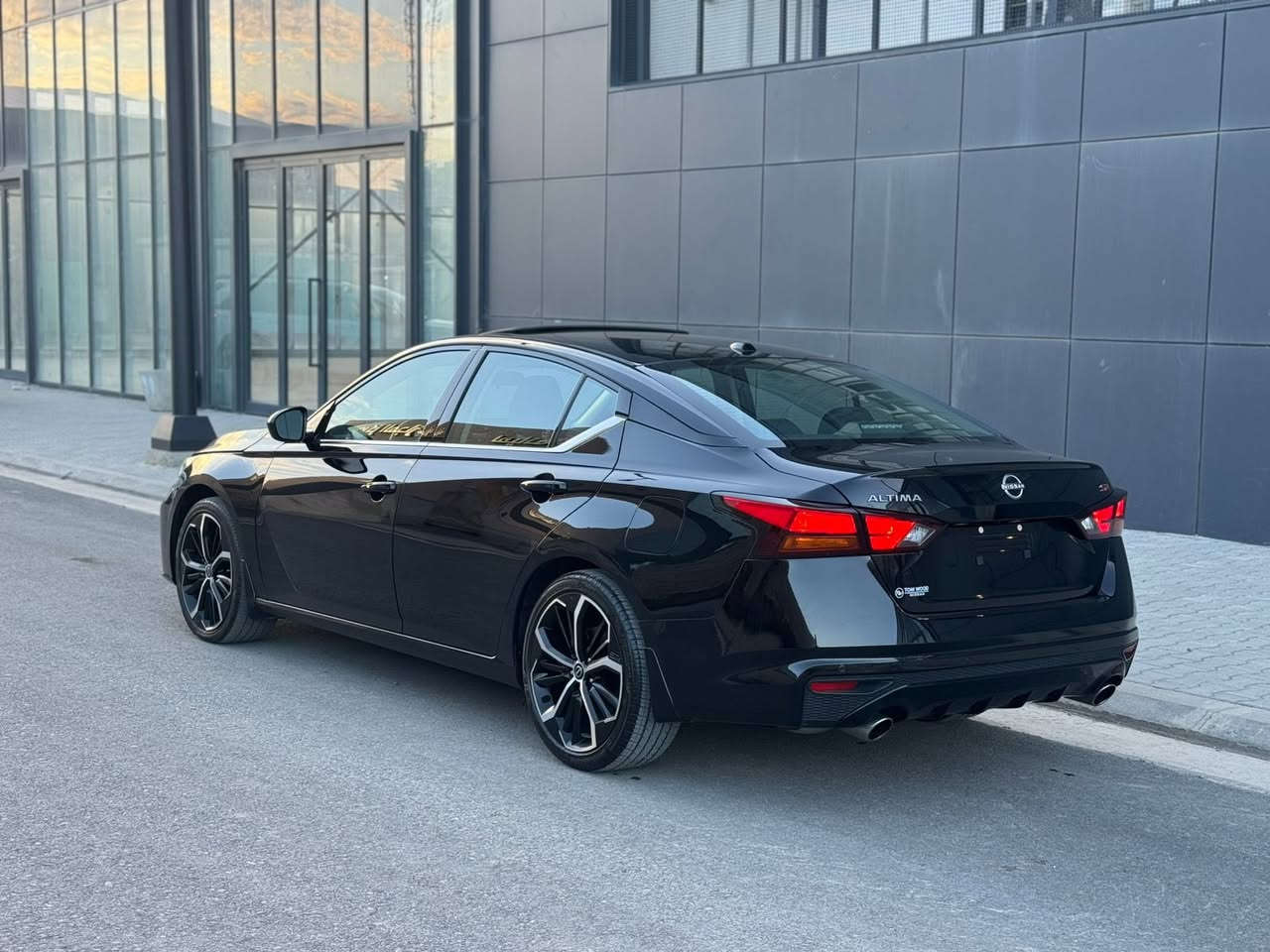 Nissan Altima SR plus 2024
فول مواصفات 
ماشيه 17 الف ميل فقط
الضرر جاملغ امامي السايق صبغ بدون دواخل 
بدون ايرباك 
+ حاملغ الخلفي السايق مصلح pdr شركه يعني بدون صبغ 
1N4BL4CV8RN411988
‎بدون رقم تترقم شمالي 
العنوان السليمانيه 
***********
