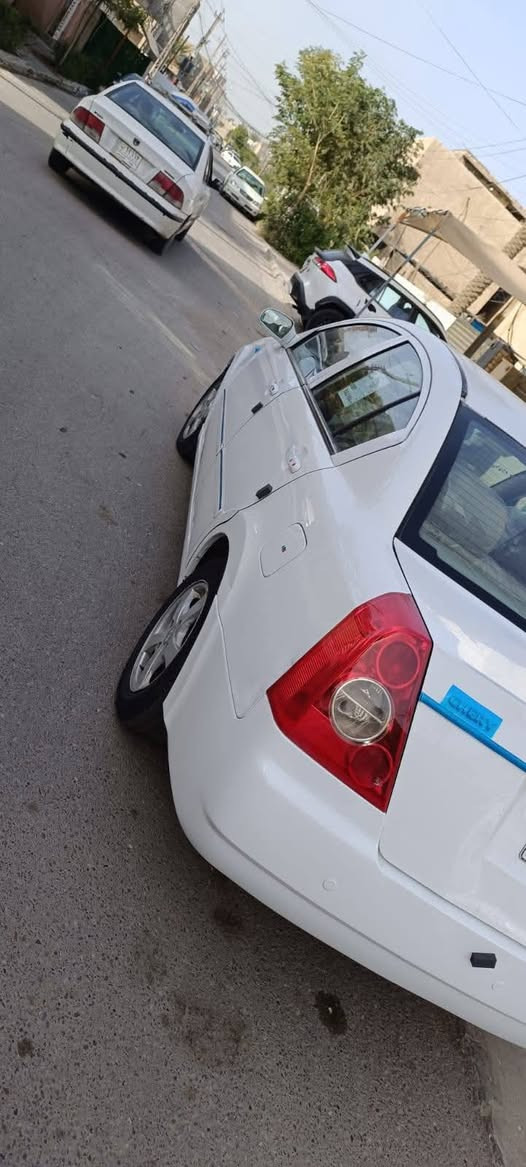 شيري A5 موديل 10
رقم بغداد بسمي 
هزه جديده صار كم يوم 
سنويه ل28
ماشيه 157حقيقي 
مكينه وكير بلادي خير من الله 
تبريد تدفئه شغالات 
كهربائيات كلها شغاله 
سنتر لوك 
صدر امامي خلفي جديد طسه ناعمه 
بيها قطعتين صبغ جاملغ الايمن وباب 

السعر 50 وبيها مجال 

***********
