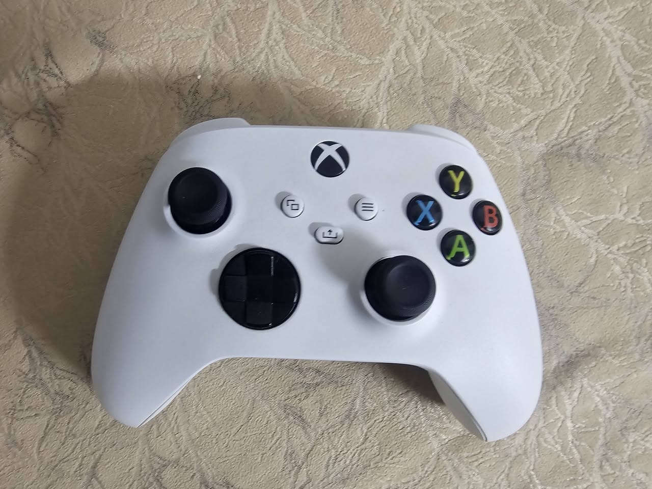 للبيع اكس بوكس سيريس اس نضافه فول مامفتوح مع جوستك وحده نضيفه كلشي مابيها عطل جهاز مابي اي شكال كامل الملحقات كيبلHDالاصلي واير توصيل كهرب اصلي ومعا الجهاز هارد خارجي ssdواحد تيرا سعره من عده الجهاز (السعر330وبي مجال بسيط) سعر الهارد خاص.  للتوصل
***********
***********
متوفر واتساب وخط 
مكان موصل شقق الخضراء.
