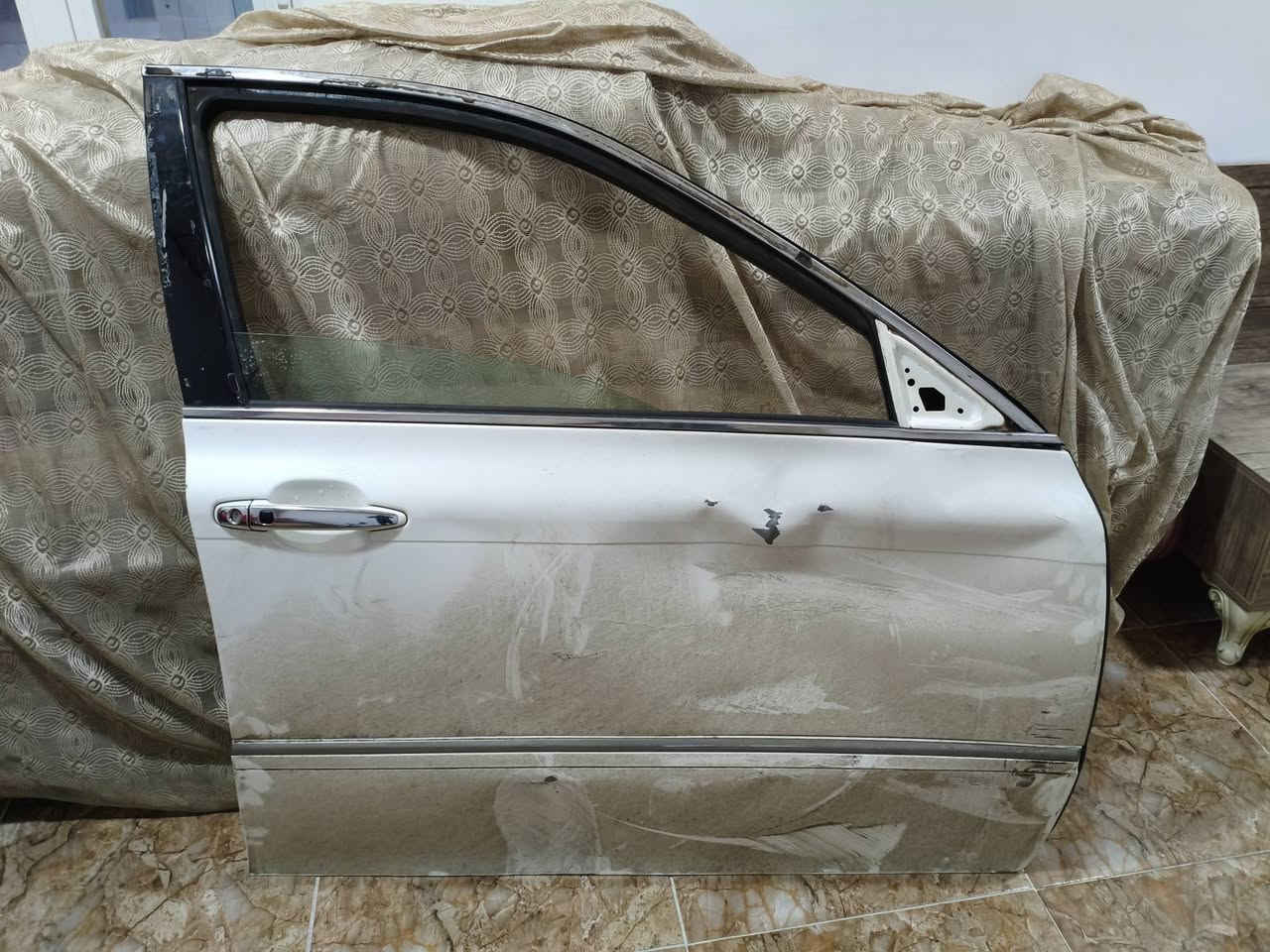 دەرگای شاهینە سەکن پێشەوە بۆ فرۆشتن بە کامل اشیاوە دەسک و ماتۆڕو کامل کارەبایی و جام و بەرگەدەرگا و مکەبەرە بە ٥٠,٠٠٠ دینار قفڵی. پلێتی لێدراوی هەیە  . ***********
