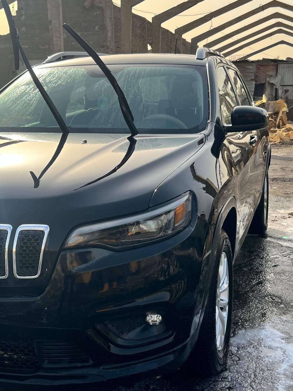 السلام عليكم جيب بزون لاتيدو موديل 19 محرك 2400 محرك كير تبريد مكفول حادثها بل صندوق م ضح بل صور اشويه يرادلها حدادا السعر ١٢٥ او بيها مجال هاتف ***********
