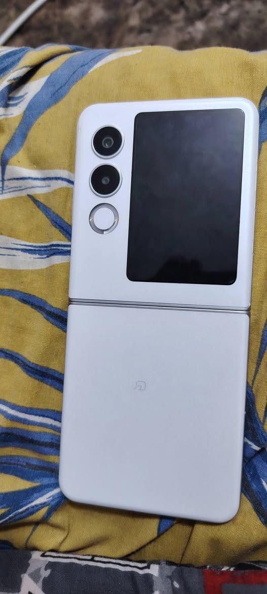 جاهز نوبيا دفتري شاشتين جهاز جديد استخدام اسبوعين بدون أغراض ذاكره 128 رام 8 للبيع مكاني البياع ***********
