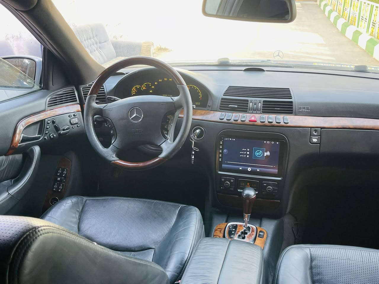 مارسدس غواصه 2001 باب طويل
صبغ عام بدون اي حادث 

محرك 320
سياره جاهزه وبدون اي نقص 

السعر 105
                سياره موجوده بالصويره 

***********

