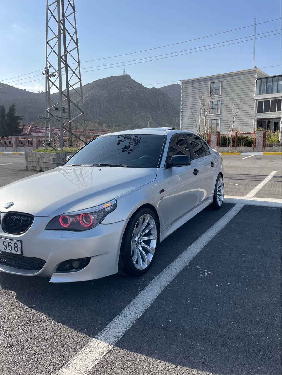 BMW 2004 E60 545i V8 بیئێم چاوبرۆی هەشت پستۆنی فول مواسەفات بەتامی ئێم فایف سڵایدە کوشن خەزنە کارەبایە هەر چوار کوشنی هیتەرە تەبرید سارد و گەرم ئاوینە کارەبایە هەیکەلی  کامل کراوەتە ئێم فایف کامل جوانکاری بۆ کراوە لیدی بۆ  بەستراوە باڵی بۆ دانراوە جوانترین ویلی لەسەرە هەتا بڵێی کەشخە و جوانە هەتا بڵێی بە قوەتە سەیارەکە
0750 165 76 45 رانية, السليمانية
