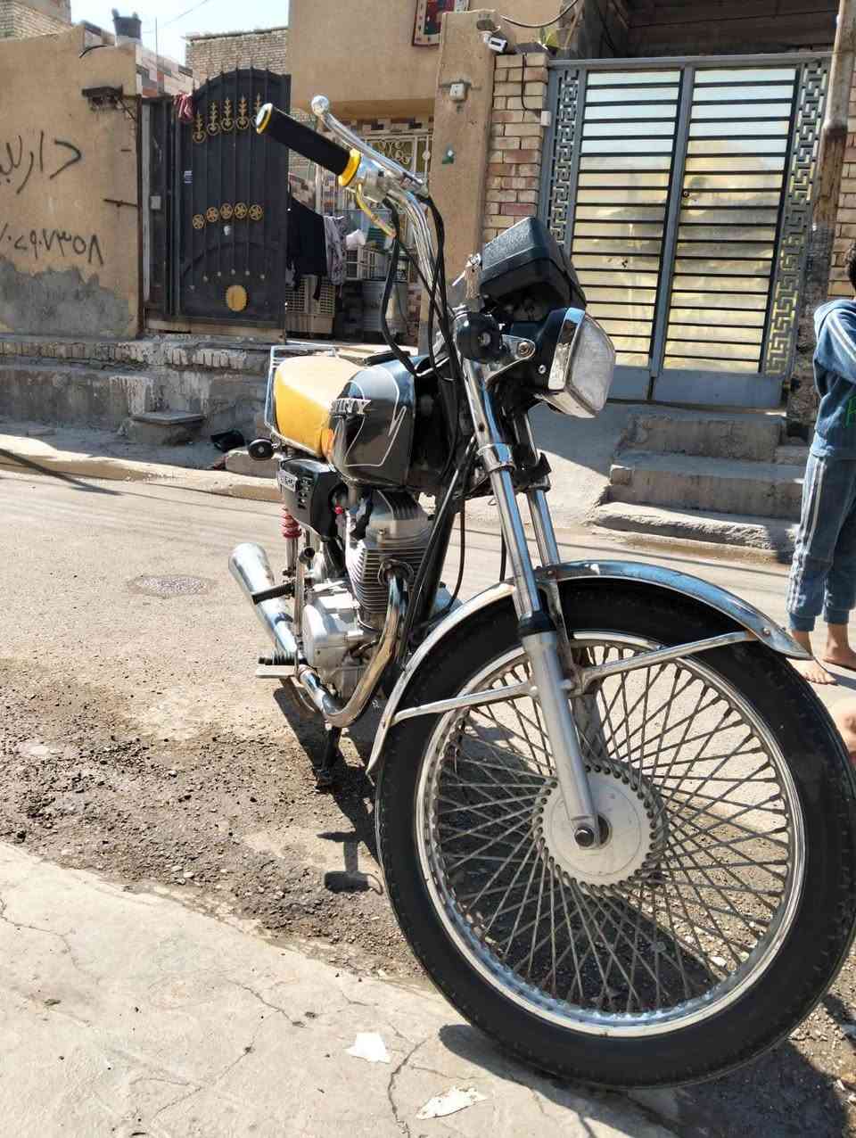 سلام عليكم ساڤان للبيع موديل 2019 دراجة نضيفه كهربائيات شغاله هندر واحد فقط تاير الخلفي بي ملعب بسيط 
العنوان: بغداد
السعر :375
الرقم :***********
