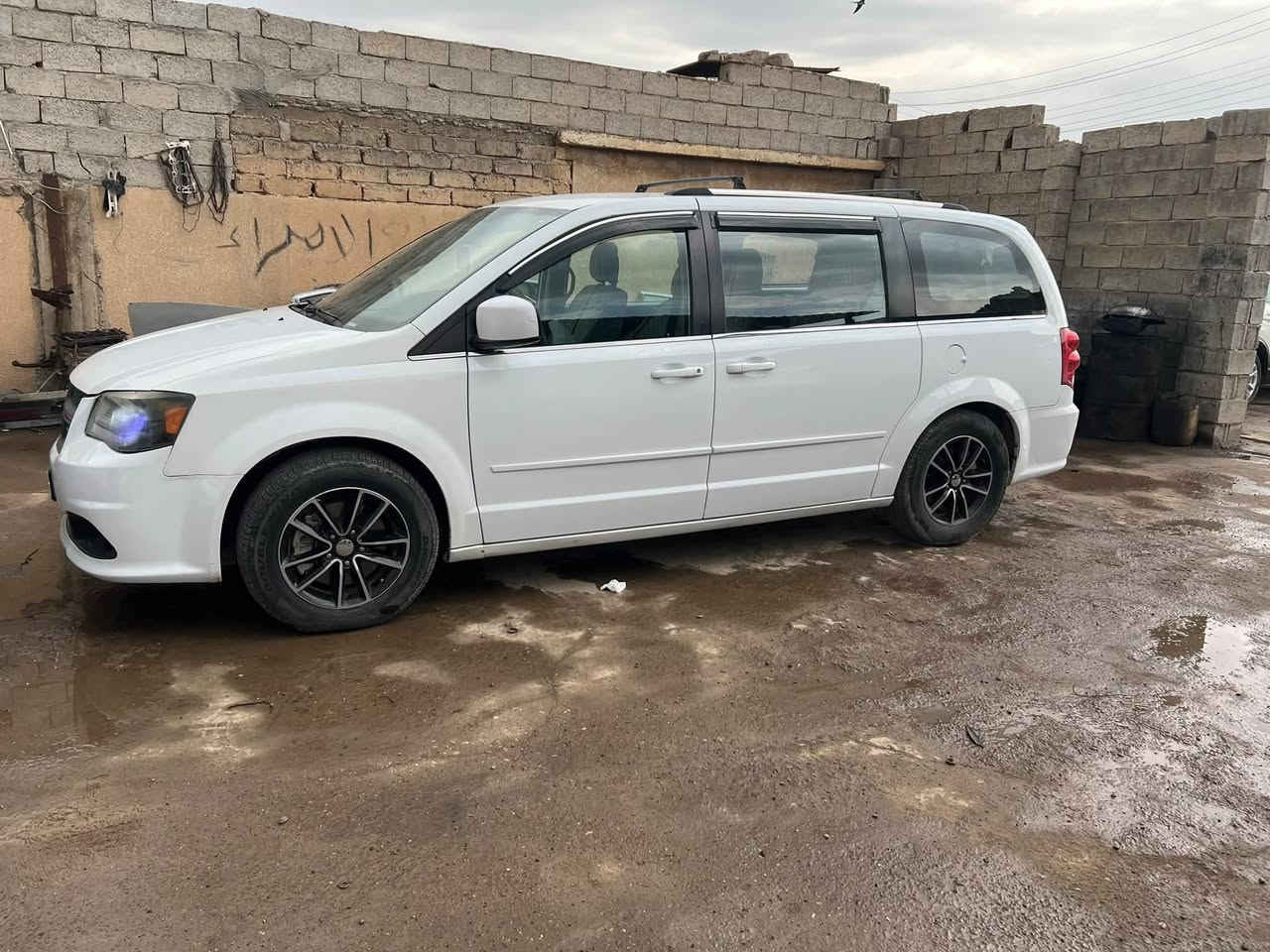السلام عليكم
 
بيع او مراوس بسيارة صغيره 

دوج كرفان موديل ١٧ 

لون ابيض 

رقم اربيل 

فئةsxt

٣ قطع تبريد 

بوب وصندوق كهرباء 

كشنات جلد ومغلفه 

شاشة

كير محرك مكفولات 

صدر جديد 

حادثه امامي بيه ٣ قطع صبغ وبالصندوك بيه بارد بدون ايرباك وبدون شواصي 

مكانه بغداد الجزيره السياحية 

سعر ١٥٥ وبيه مجال 

رقم ***********
