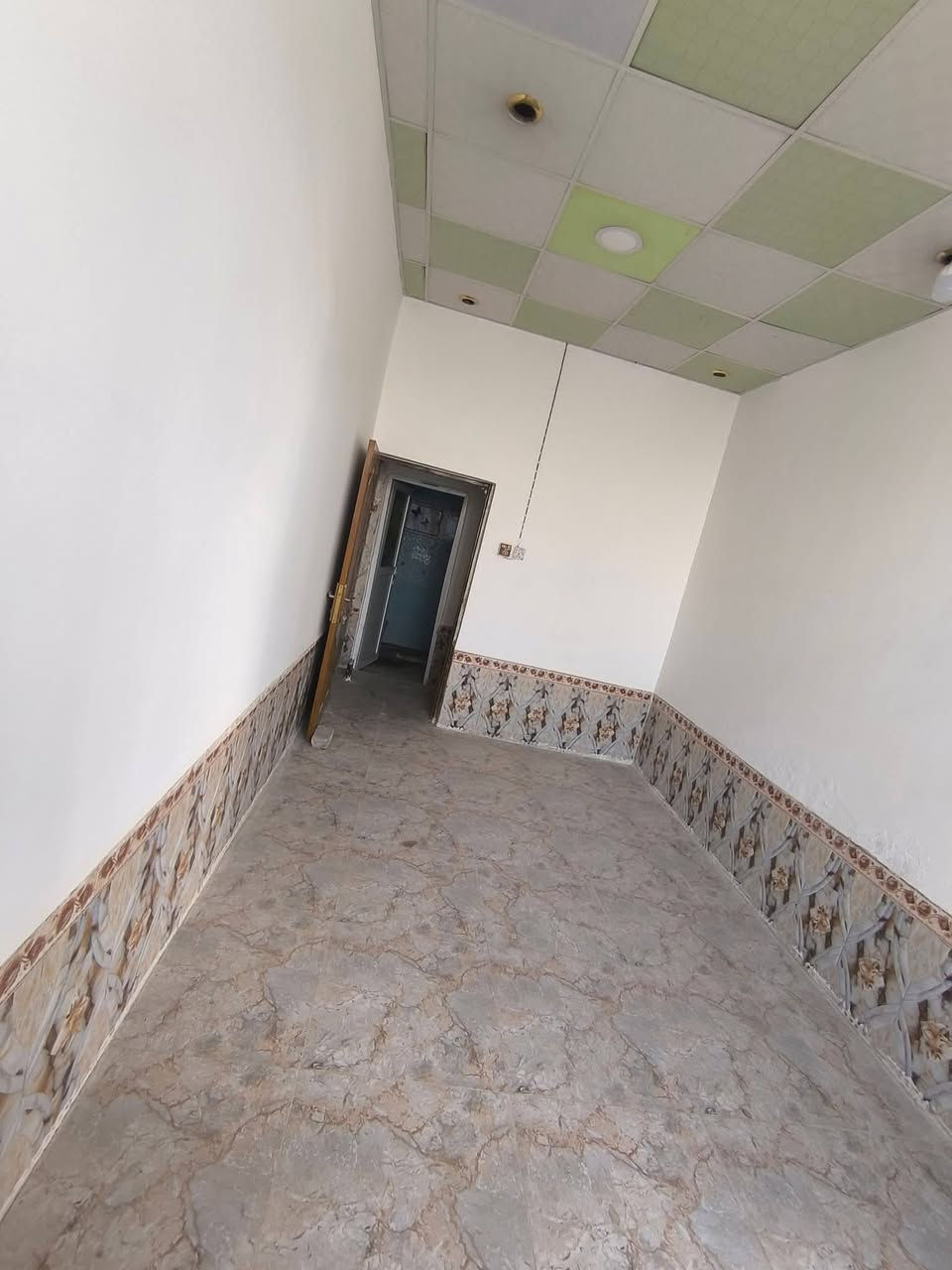 دار للبيع حي ميسان 50 متر
#دارـللبيع 
المساحه 50 متر.
"يتكون من طابقين"
الطابق الاول :
استقبال، صاله، مطبخ، صحيات، مكشوفه.
ـــــــــــــــــــــــــــــــــــــــــــــــــــــــــ
الطابق الثاني :
غرفه.
ـــــــــــــــــــــــــــــــــــــــــــــــــــــــــ
البناء نضيف وترميم جديد. 
الكوفه حي ميسان شارع الشريط بالقرب من ملحق شارع الجامع مجاور مدرسة الكوفه للمتفوقين ومدرسة مصباح الهدايه للبنات.
السعر 70 مليون.

للاستفسار: الاتصال على الارقام المدرجه👇🏻
***********
***********
