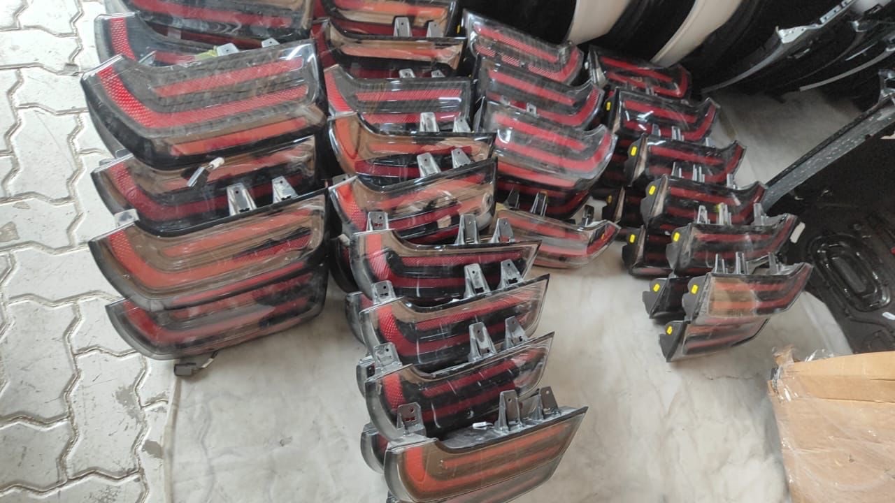 سوق بغداد مقابل وزاره التعليم العالي
علي المالكي لتجاره قطع غيار السيارات
الكوري والخليجي والامريكي 
ما هي ماركات وموديلات السيارات التي تناسبها هذه الأضوية؟: 
من مديل 2010 الى مديل 2026 الكوري والخليجي والامريكي 
هل هناك ضمان على هذه الأضوية؟: 
نعم ضمان العمل 
ما هو موقعك في العراق للتسليم أو الشحن؟: 
بغداد 
هل تتوفر خيارات التركيب؟: 
نعم فقط يوم الجمعه الشد مجاني 
هل يوجد خصم للطلبات الكبيرة؟: 
نعم يوجد 30‎%‎تخفيظات للقوائم الكبيره واصحاب المعارض والسمكريهزوالصباغين واصحاب التكسي 