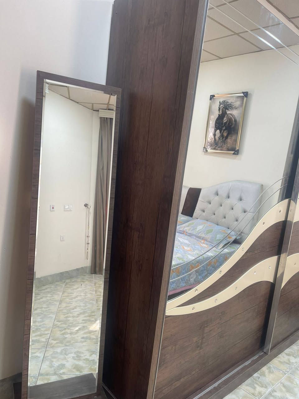 السلام عليكم غرفة للبيع تركية نضيفة  مكاني سليمانية رابرين السعر 375وبيهة مجال رقمي ***********
