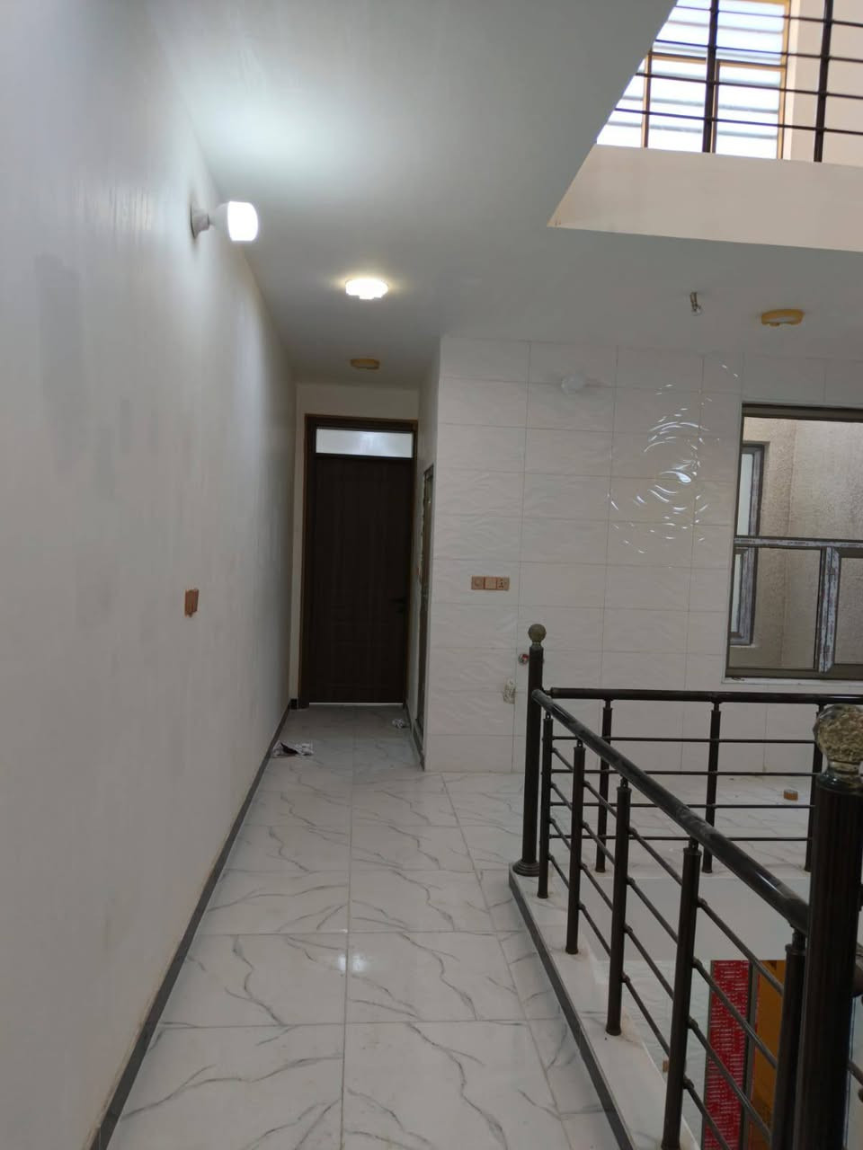 بيت للبيع مساحة 100متر مدخلين الشعب حي عدن خلف جامع الجهاد شارع ٢٠رصيف ٦متر ٣نوم وصاله ومطبخ وخدمات لاتصال  حصريامكتب كليم الله للعقار مقابل مدرسة بلقيس تابعني على صفحه ***********
