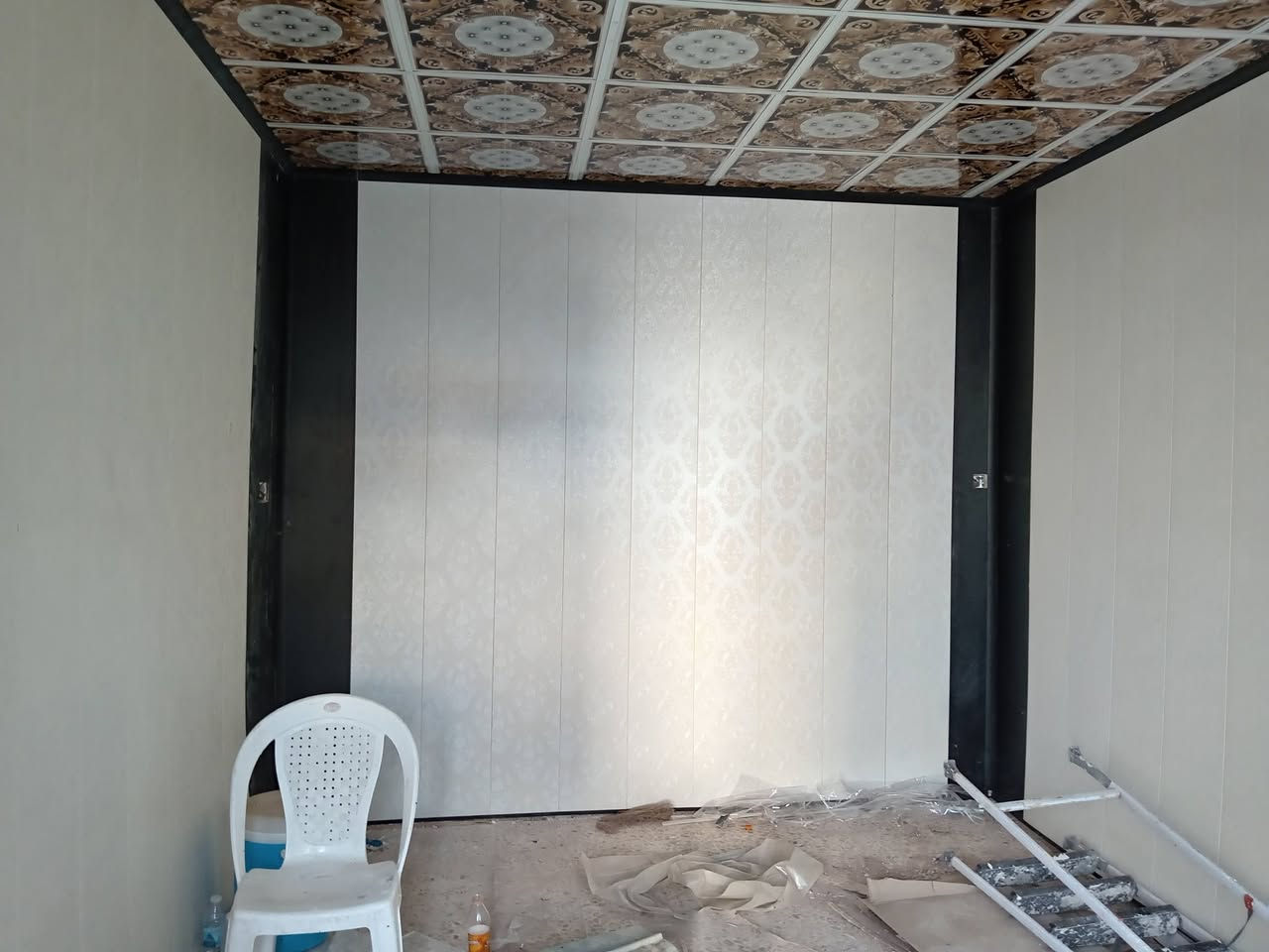 سلام عليكم نعمل كل أنواع لسقوف الثانويه خسف مربعات تغليف جدران بديل لخشب ورخان وجميع نواع لديكورات لهندسيه متوفر خاص وتساب *********** متفرغ
