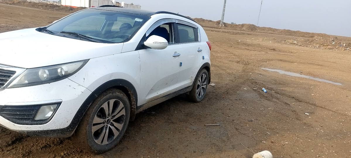 سلام عليكم ....
سبورتج موديل ٢٠١١
مكينه حجم ٢٠٠٠
فول مواصفات عده البصمه 
السونار مرفق 
ماشيه ١٦٢K.M
مابيهه اي نقص سياره جاهزه 
مكاني المحموديه 
السعر ١٣٨
***********
