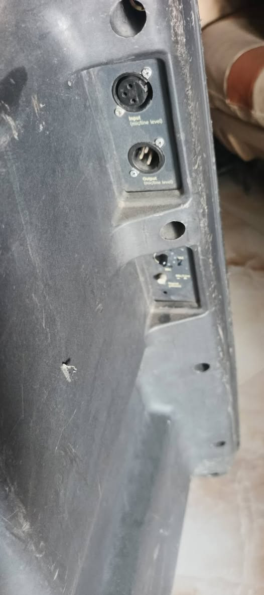 السلام عليكم شباب مونتر كهربائي اصلي شرط اصلي امريكي نوع JBL صوت ايخبل مكفوله من كلشي سعر ٣٥٠الف العنوان ديالى بعقوبه ***********
