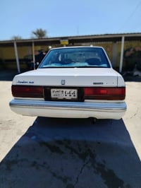 سيدان موديل 89نضيفه شرط وكالة وتحويل تبريد شقال تدفئه شقاله كهربائيّ ش...