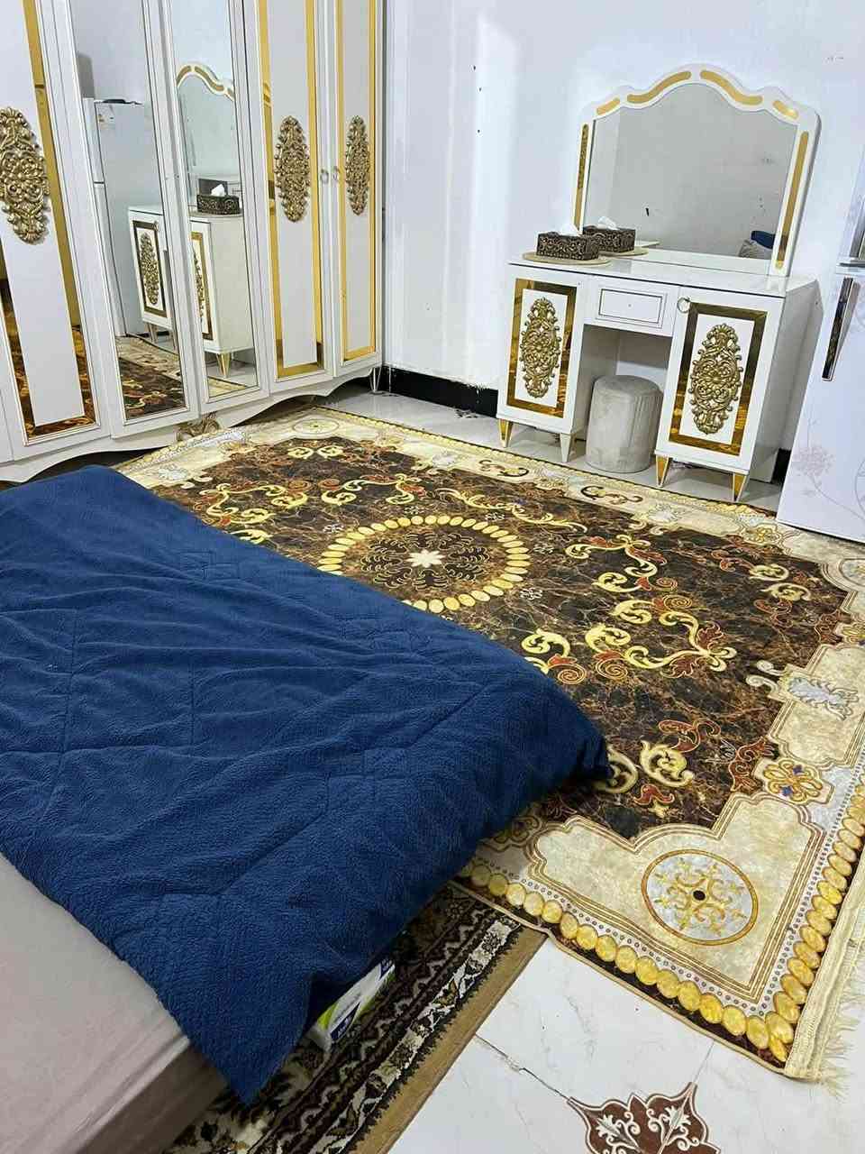 السلام عليكم بيت للبيع زراعي العنوان حي الجامعة الصخيين قبل لاتوصل للجسر قبل شارع المهندس فرع اسماك الفاخر يبعد عن الشارع الرئيسي ١٨٠متر
المساحه ١٤٠متر بناء طابوق +بلوك اعكاده يحتوي على دوانيه ومطبخ وصاله جبيره وغرفتين وصحيات خارجيه داخليه  الستاره طابوقه موجود 
السعر ٦٠وبي مجال للاستفسار اكثر او للمزيد من العروض الاتصال على الرقم التالي ***********
