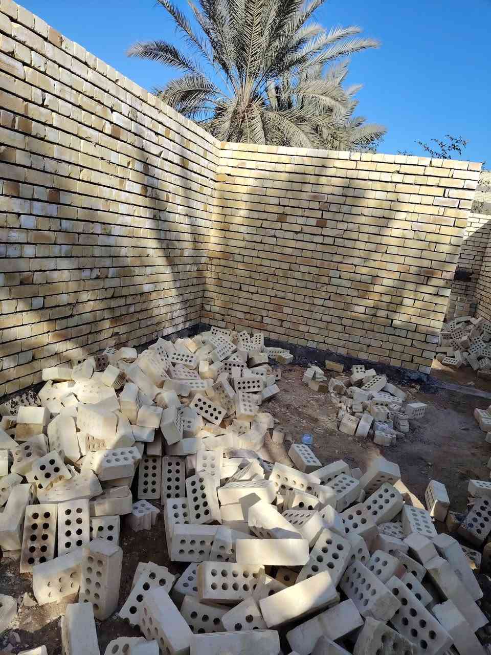 خلفه بناء متفرق حالين وبسعار مناسبه وستلام مهندسين ***********
