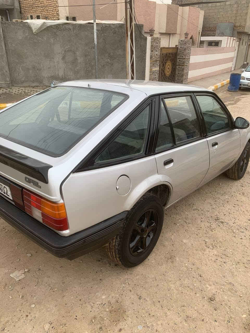 اوبل 1990
رقم صلاح الدين انكليزي 
تحويل ثاني يوم باسمي 
كير محرك كير عادي نضاف  سياره جاهزه سعرها ٢٥ وبيه مجال ***********
