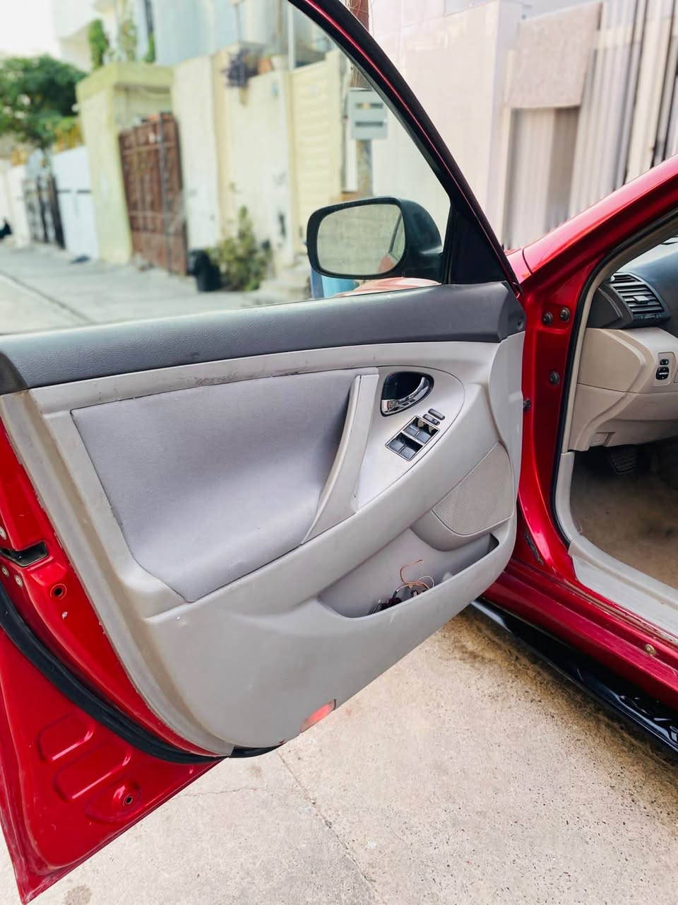 كامری ٢٠٠٧كراوەتە٢٠١١ سەیارەكە شەش پارچەی هەیە بە حیزام دەفرۆشم گێڕو مەكینە بەشەرت فوول مواسەفات جەمپێكی پێشو پشتی هەیە *********** أربيل, العراق
