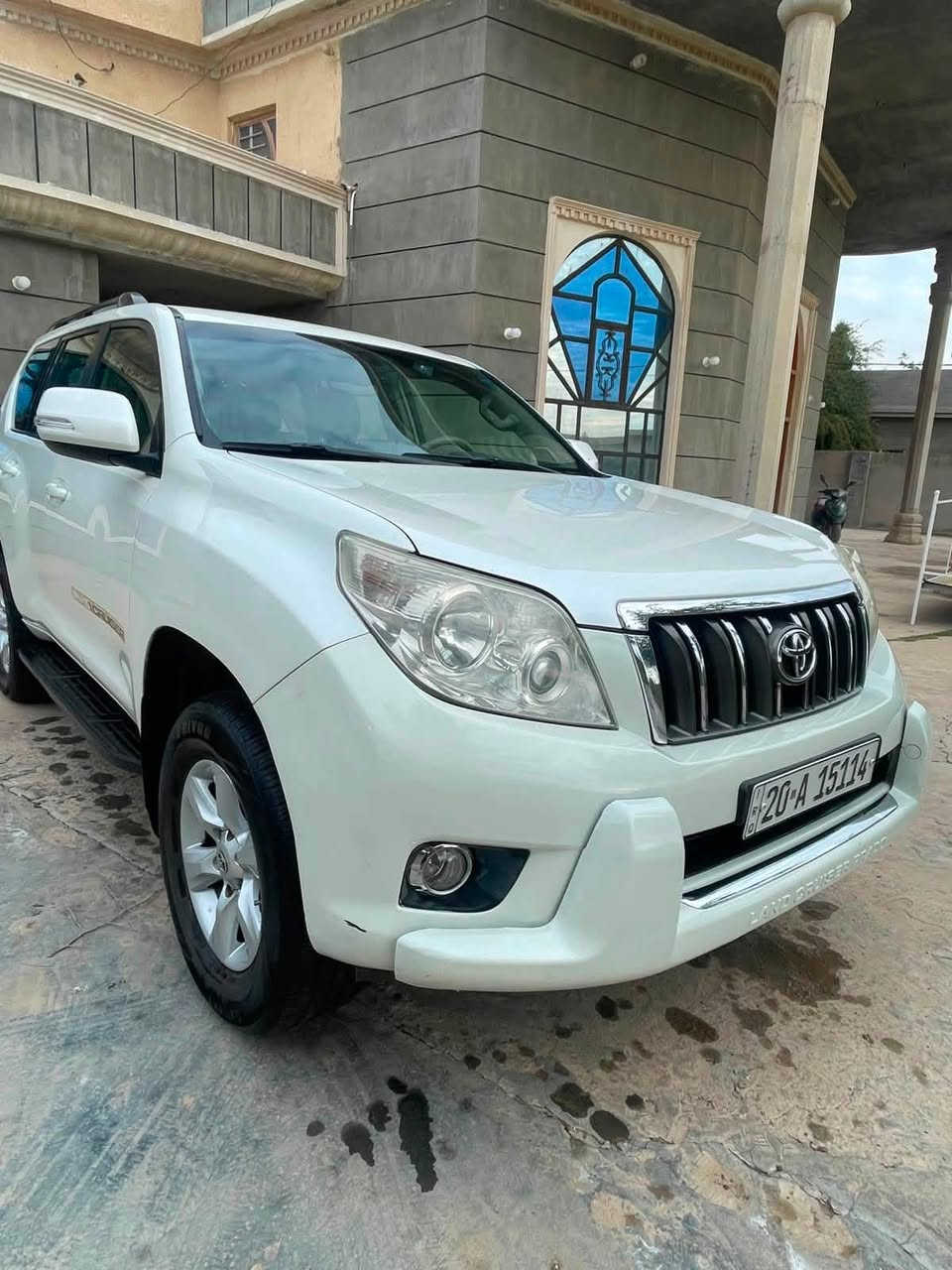 برادو 2012 TXL
6سلندر 4000
وارد خليجي (سعودي) ماشيه 215الف كيلو
السياره ممتعوبه محافظين عليها 
صبغ قطعه واحده المصد الامامي 
مع تبديل باب واحد  
10 ايرباك
ثلاجه داخليه 
تشغيل بصمه 
ودخول بصمه ايضاً
شاشه لمس 
فتحة سقف سلايد 
كامرا خلفيه 
تحكم ستيرن 
مثبت سرعه 
كراسي جلد وكرسي السايق كهرباء
تبريد 3 قطع
دفع رباعي (4x4)
مرايات تحكم كهربائي
السياره مكفوله من كل شي 
وباقي التفاصيل موضحه بالصوره
انضربت ب الجمالغ الخلفي ضربه بسيطه كما موضح بالصوره الاخيره الصور الباقيه قبل الضربه بكم يوم 

‼️السعر علق بتم يجيك السعر بالخاص 

📍مكان السياره بغداد 

📞رقم صاحب  السياره : ***********
