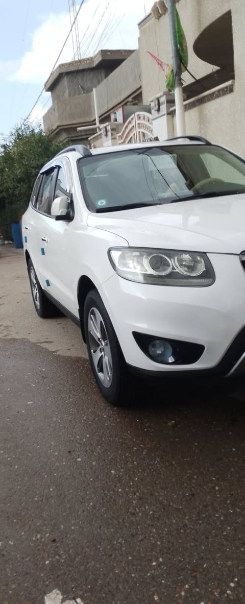 سلام عليكم
سنتافي للبيع سياره جديد ومكفوله موديل 2012لوحت إنكليزي ماشيه 170حقيقي سياره جديد ومكفوله وجهزه من كلشي واي نقص مابيها سياره مل جناي محرك 6سلندر العنوان صلاح الدين قضاء بلد فولل سياره الرقم 
***********+خاص موجود
