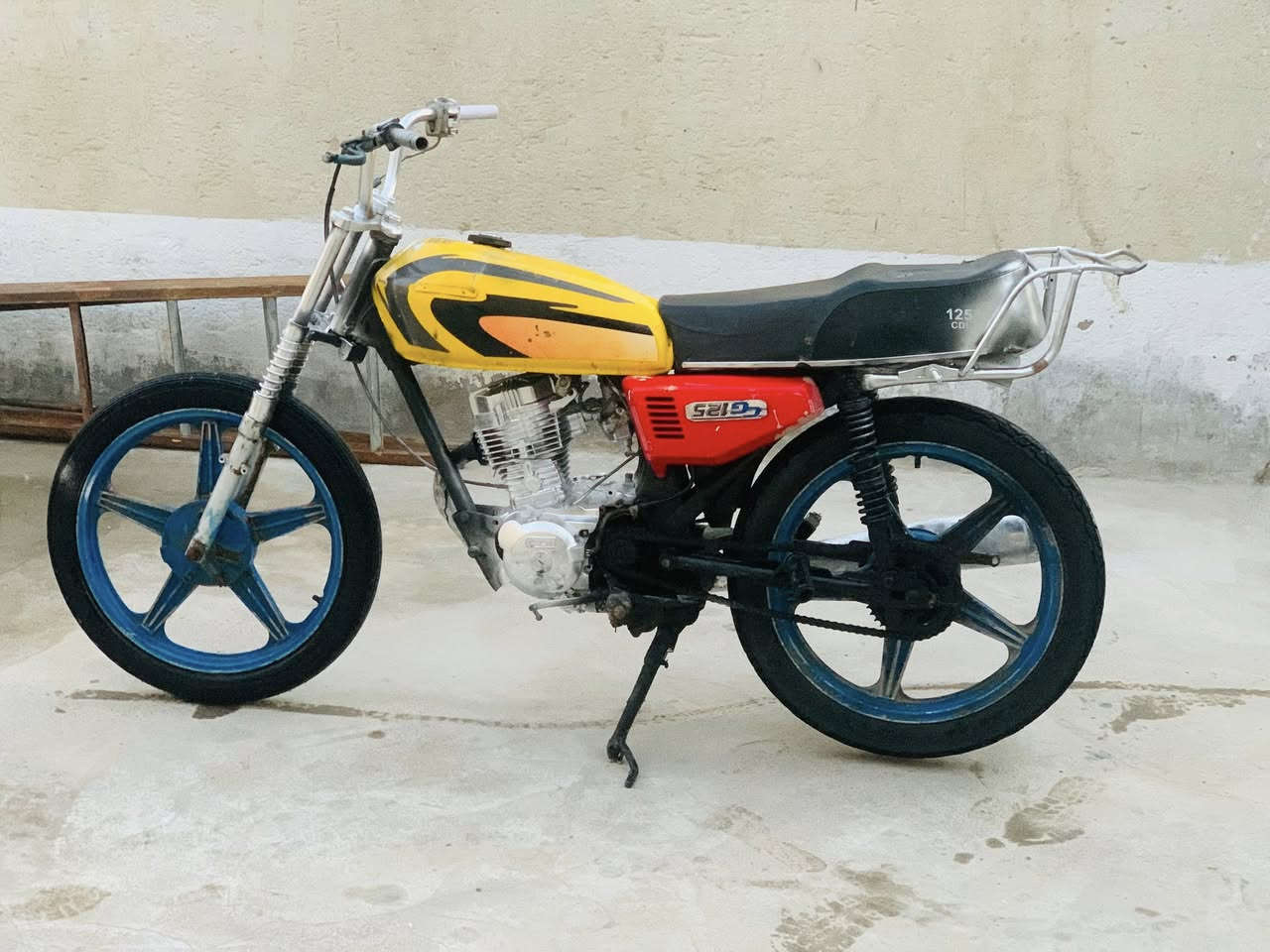 السلام عليكم دراجه بارت بيه تبخير( عوزه بستم) دراجه مرتبه تواير وياله جدد المكان الفهود تقاطع سيد يوشع للتواصل *********** 
السعر225 وبيه مجال للشراي
