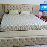 غرفة كاملة • للبيع • بيها مجال