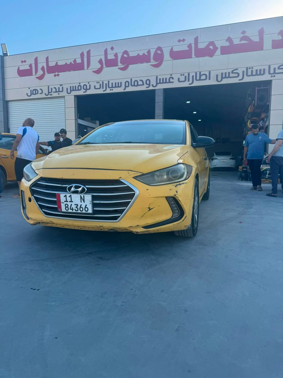السلام عليكم 
النترا 2018
مواصفات نص فول
تحكمات جهتين 
٣انضمه قياده
مري شفط 
كشنات جلد 
منضمومه غاز جديده
منضومه تبريد جديد
تخم تاير جديد
تخم ويل كب ١٦جديد
مصفره هيه وغرامات 
ماشيه ٢٠٠
حادثه بابين عكس السايق 
السياره جاهزه من كلشي
السعر ١١٥وبيه مجال بسيط
مكانها بغداد التاجي
***********
