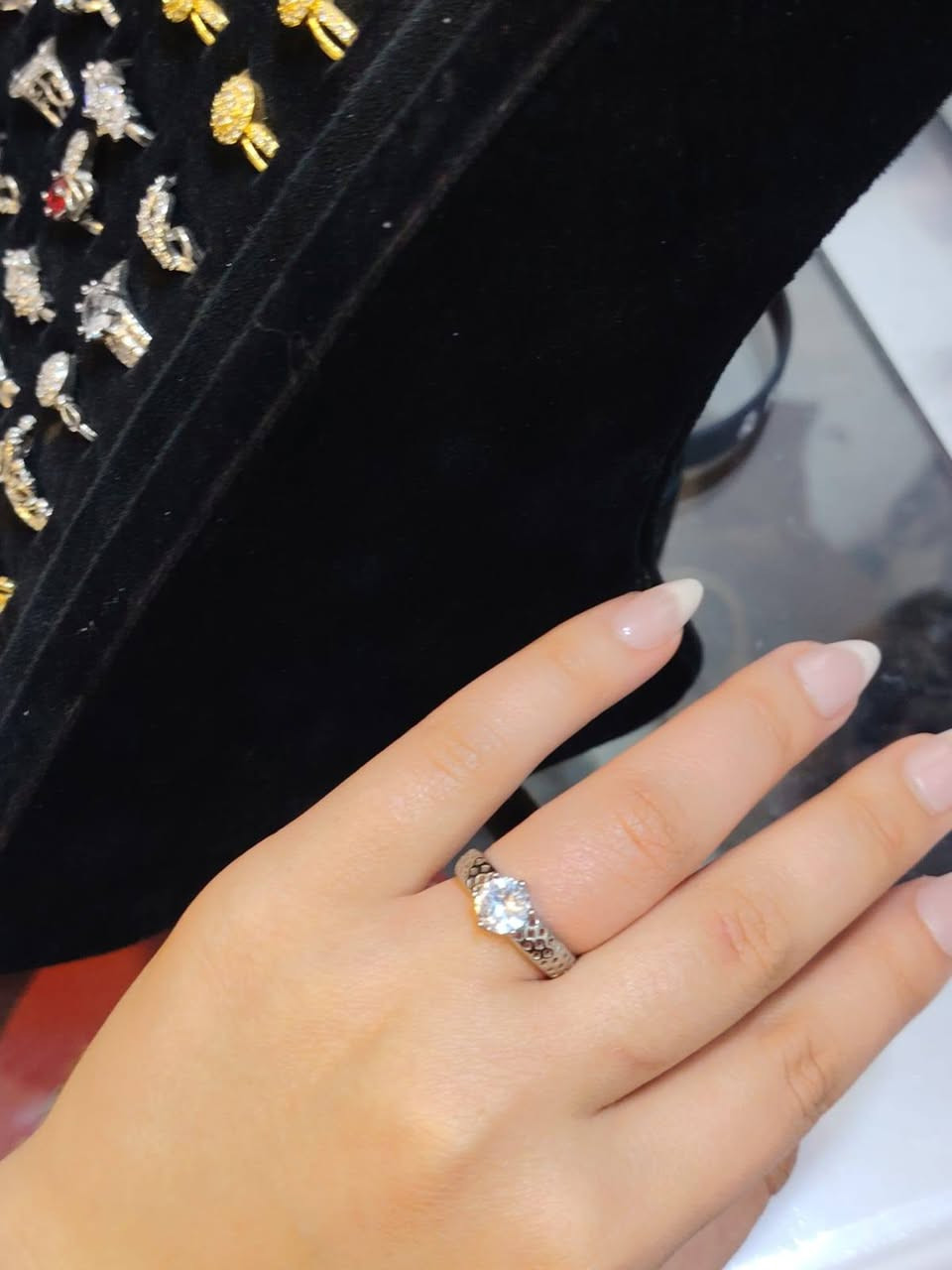 [لافندر للذهب البرازيلي]
✨ بريق الذهب.. 
وعبير الشرق ✨
📍 الموقع: هيت | حي الجمعية | قرب البيت التركي.
📱 واتساب: [***********]
📸 انستقرام:[lavender182026]
(تتوفر لدينا خدمة توصيل داخل هيت وكافة المناطق)
..
