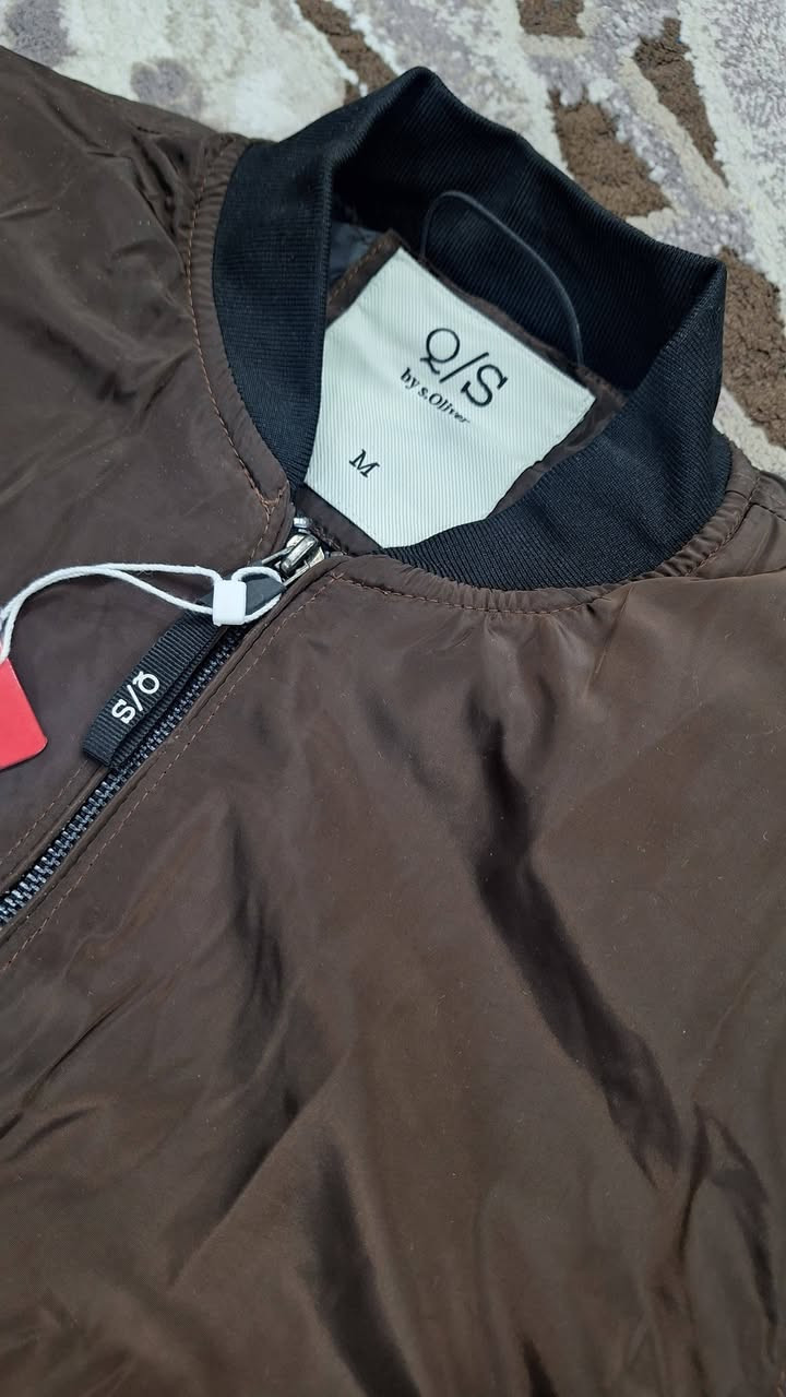 #قمصلة س. أوليفر بلاك ليبل وQS by s.Oliver  المنتج عالي الجودة الماني القياسات المتوفرة S.M.L.XL. متوفرة حاليا بربع سعر الوكالة 35 الف فقط للحجز والاستفسار مراسلة الصفحة أو الاتصال على الهاتف ☎️ *********** العنوان #بغداد العطيفية شارع المحكمة مجاور حلويات القند الفرع الثاني بغداد علي الصالح حي المعتصم قرب مجمع رويل ستي خدمة توصيل لجميع المحافظات #العراقية. الموقع https://maps.app.goo.gl/eJGQqJrHx5JHtNK89.
