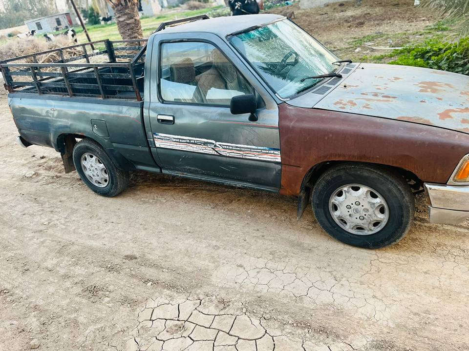 للبيع بيكم تيوتة هايلوكس رقم انبار الماني سنويه لل2028 بدون صبغ  بدون جماليه محرك بيه بدايه صرف ابيع ع وضعها بدون 
 سيارة نضيفه و حلوه بس يرادلها ترتيبات 
مكاني بغداد ابو غريب 
***********
***********
السعر 42وبي مجال بسيط بغداد, العراق
