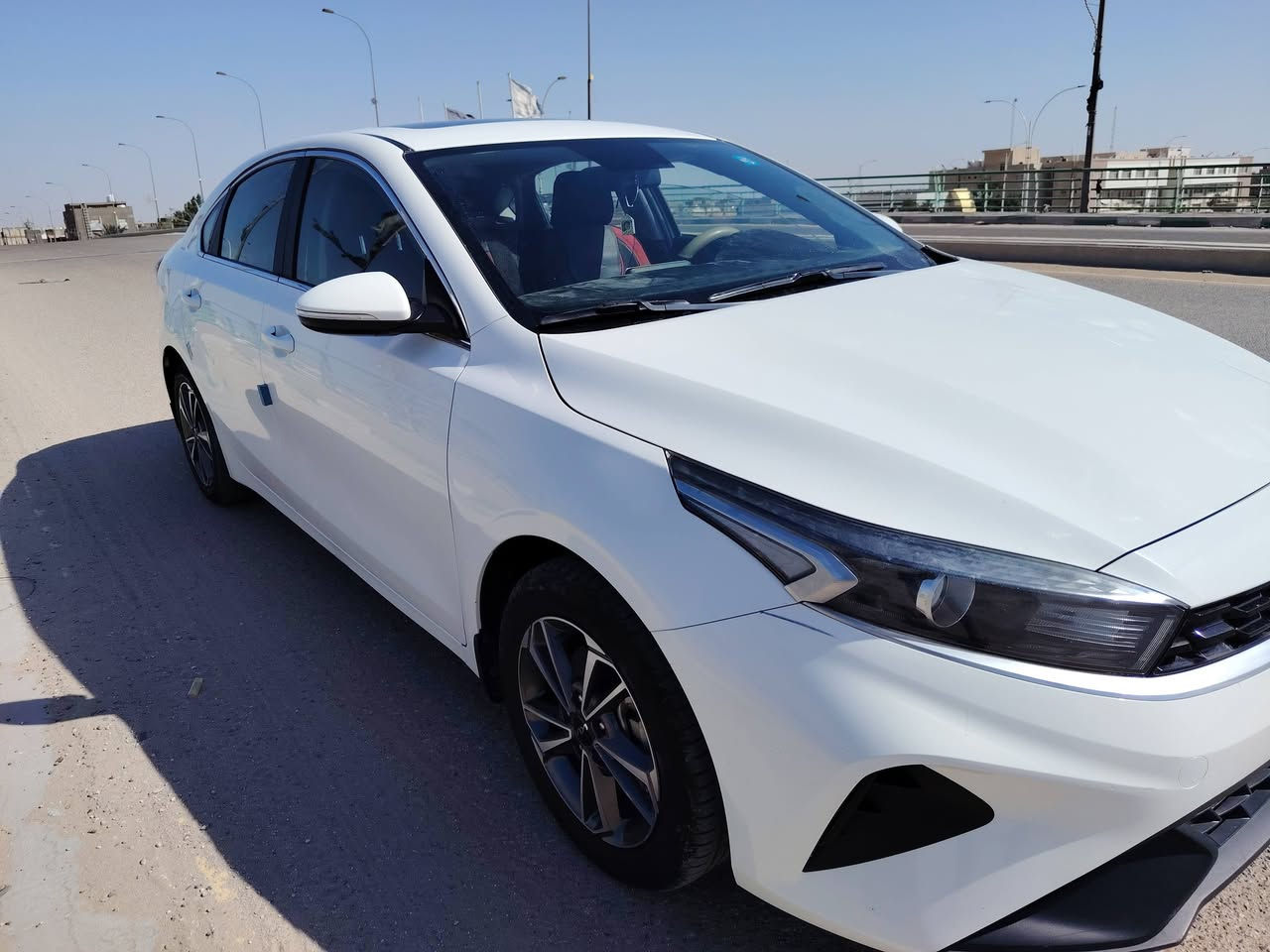 سيراتو موديل 2022 فول مواصفات عدا البصمه ماشيه 100 رقم بغداد الدولي
بيه قطعتين  بدون دواخل
السعر 150بيه مجال 
مكاني السماوه القشله ***********
