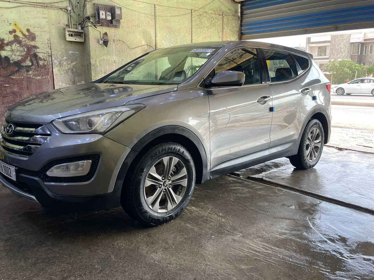 السلام عليكم سياره هونداي سنتافي امريكيه للبيع موديل 2014 ذي قار حره تحويل مشروع وطني الرقم الدولي ضررها تبديل بنيد وصبغ طرف الباب مع طرف الجاملغ خفيف محرك 2400 شاشة كبيرة كاميرا دواره تخم تاير تبريد حداديه كهربائيات كلها شغاله سياره جاهزة وحلوه وسعرها مناسب السعر 118 ورقه وبيها مجال بسيط للشراي مكان السيارة ناصريه الشموخ للاستفسار *********** *********** ناصرية, ذي قار
