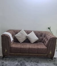 للبيع قنفة ثنائية وكرسيين السعر ١٥٠  ٠٧٧٢٨١٥٧٥٢٧