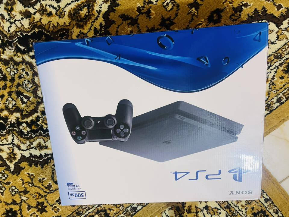 السلام عليكم ps4 مهكر مامفتوح تجي ويا 11 لعبه للبيع نظام 11 الجهاز مرتب ونضيف صارله شهر من خذته جديد وكاله لوك ستيكر كل غراضه جدد من الكيبلات وانت صاعد تجي ويا يده جديده لوك مامفتوحه وويدته الاصليه مهكر ياباني تهكير 2025 للبيع ب325 وبي مجال رقمي للاتصال ***********
