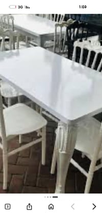 ميز طعام • ٤ كراسي • نظيف