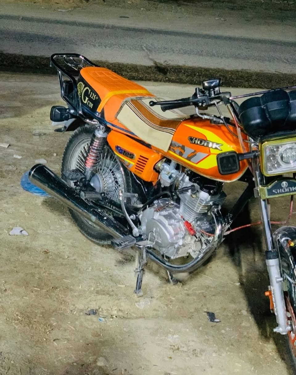 تايكر 25 للبيع الدراجه شلعه معدل خير من الله محرك مامفتوح+عنبار كلج+عنبار بريك امامي
السعر 750 وبيها مجال للطيبين
مكاني حله ورديه خارج
‏رقمي ‏‪0778 259 5803‬‏ وبي واتساب
