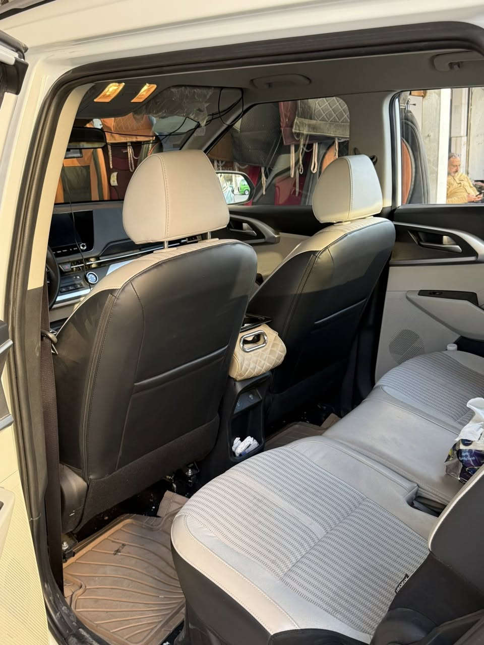 السلام عليكم
كيا كارينز 2025 شركة الدولية (((للبيع فقط)))
ماشية 12,300km السيارة نضيفة استعمال قليل داخلي فقط 
تبديل دهن و فلتر يم الشركة  محرك ١٥٠٠ دبل نوزل كير ٨ سرعات
مواصفات الدولية معروفة  
السعر $17,300 و بيها مجال بسيط للشراي
ملاحظة: السيارة بيها شخط بسيط صغير  و ليست ضربة بالجاملوغ جهة الراكب   
 للاستفسار ***********
